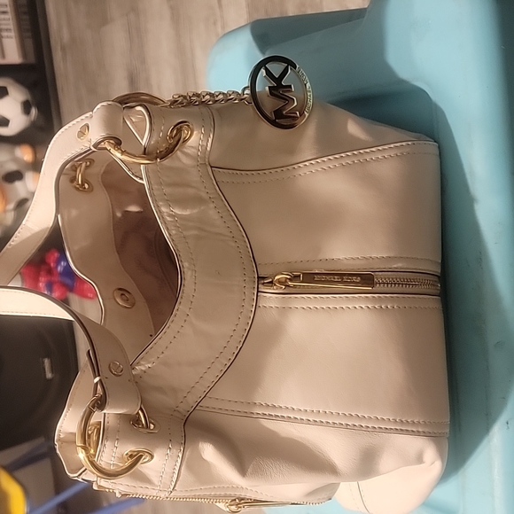 Micheal  kors used purse and wallet - Picture 6 of 12